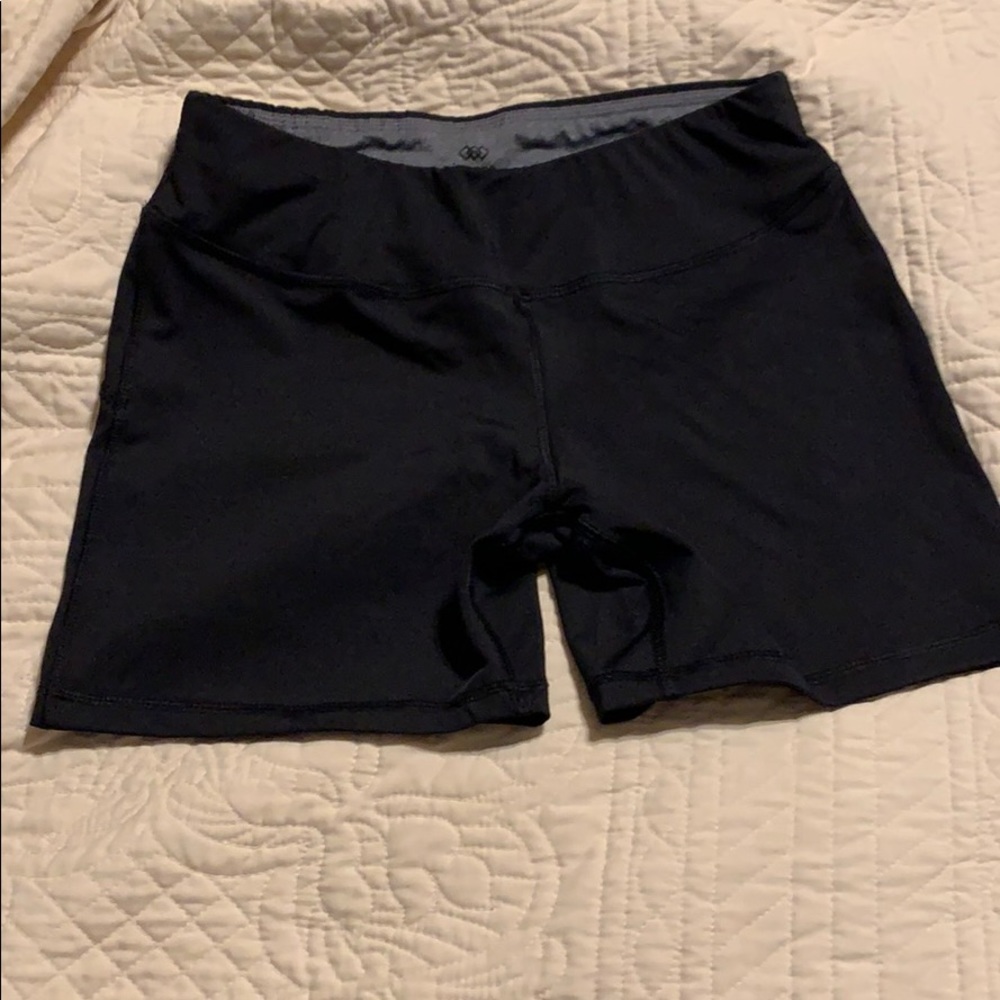 Size M spandex workout shorts